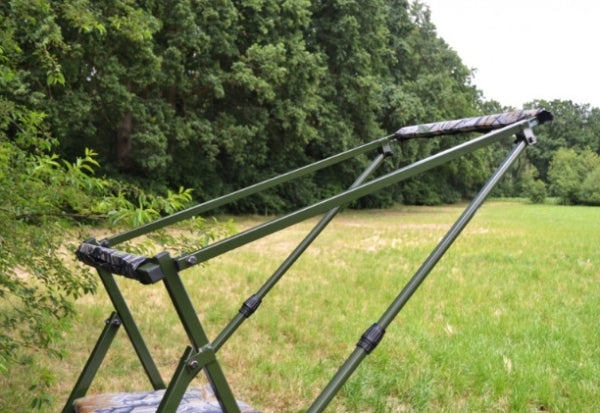 Mobiler Ansitzbock „Jagd“ – Klappbarer Hochsitz mit Gewehrauflage & Camo-Sitz