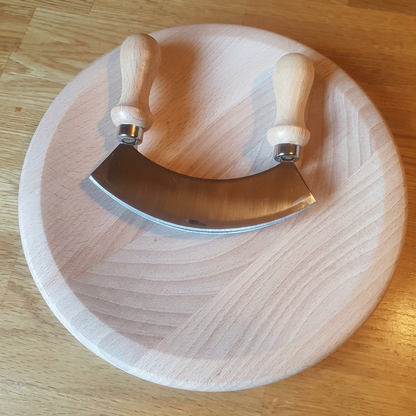 Schneidebrett mit Wiegemesser , Zweischneidiges Wiegemesser, Kräutermesser