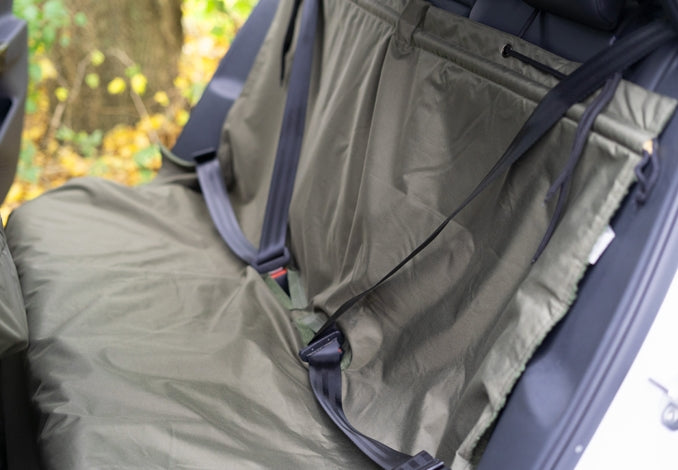 Robuster Rückbankschutz „Hirschfänger“ für Jäger, Hundebesitzer und Outdoorfreunde.