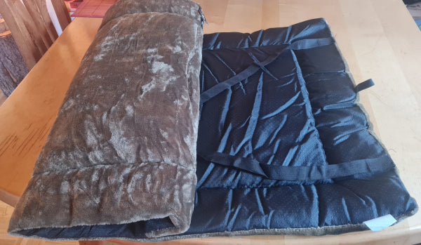 Hundedecke „Velours“ – weiche Jagd- & Outdoor Hundedecke mit rutschhemmender Unterseite